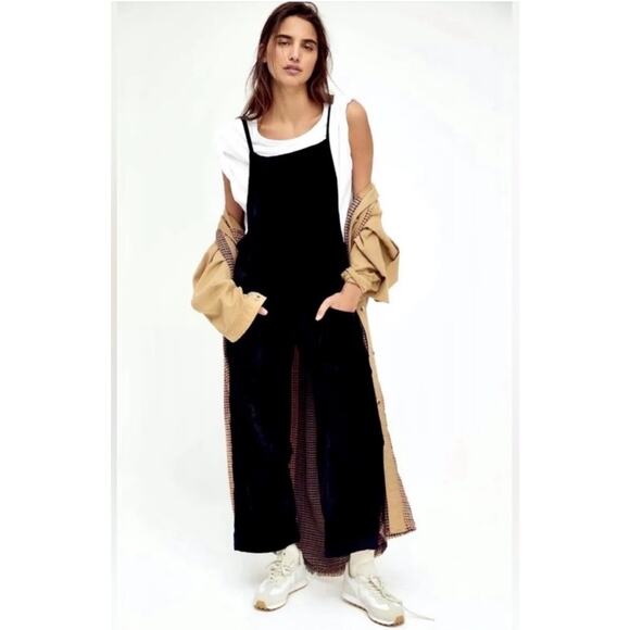 Free People Black Velvet Size S Wide Leg Drawstring Back Boho Weekender Overalls - Picture 1 of 12